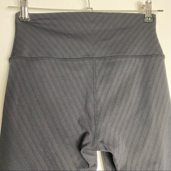 ALO Yoga Multi Striped Crop Leggings SZ Small - Picture 5 of 7